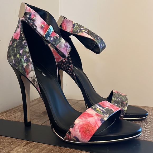 Floral Stilettos - Picture 3 of 4